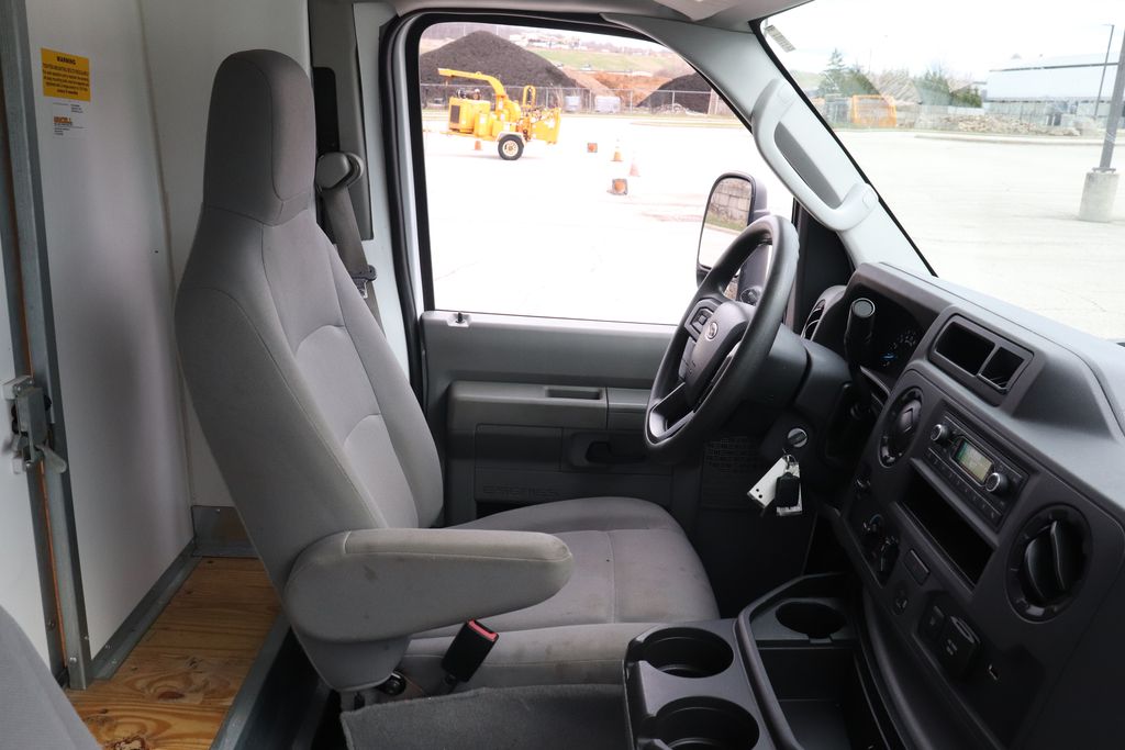 Used 2025 Ford E-450 - photo 12