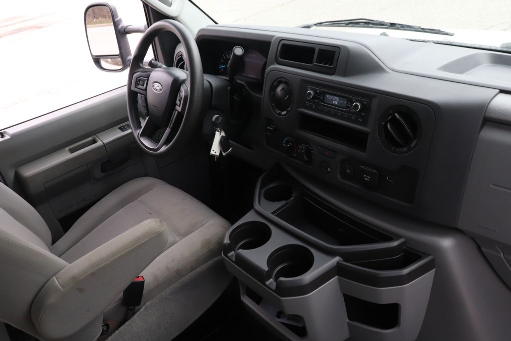 Used 2025 Ford E-450 - photo 13