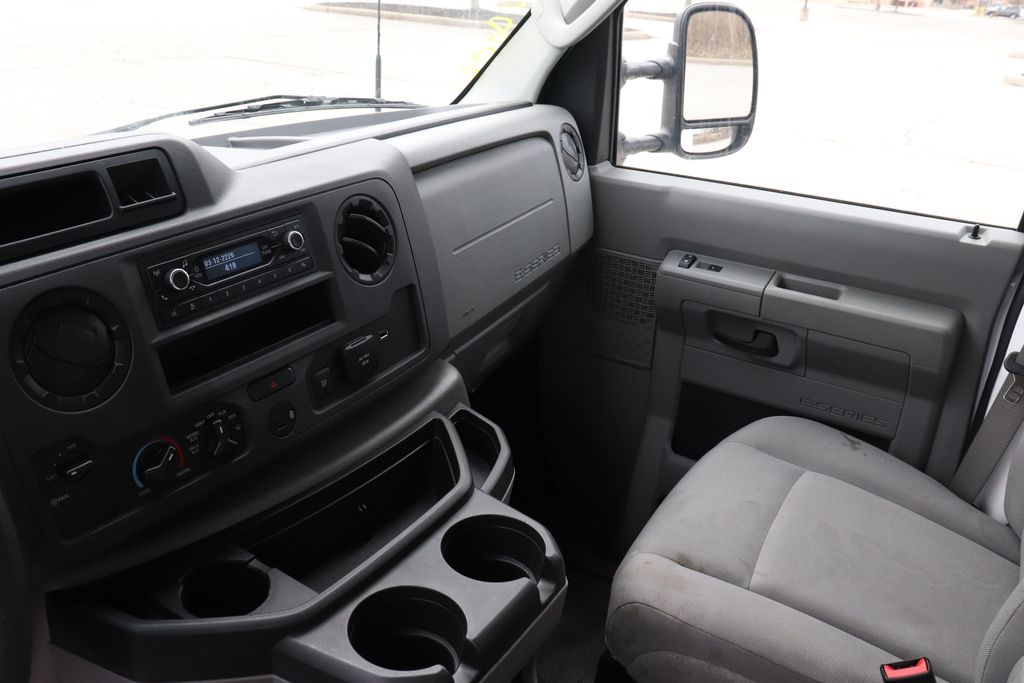 Used 2025 Ford E-450 - photo 14