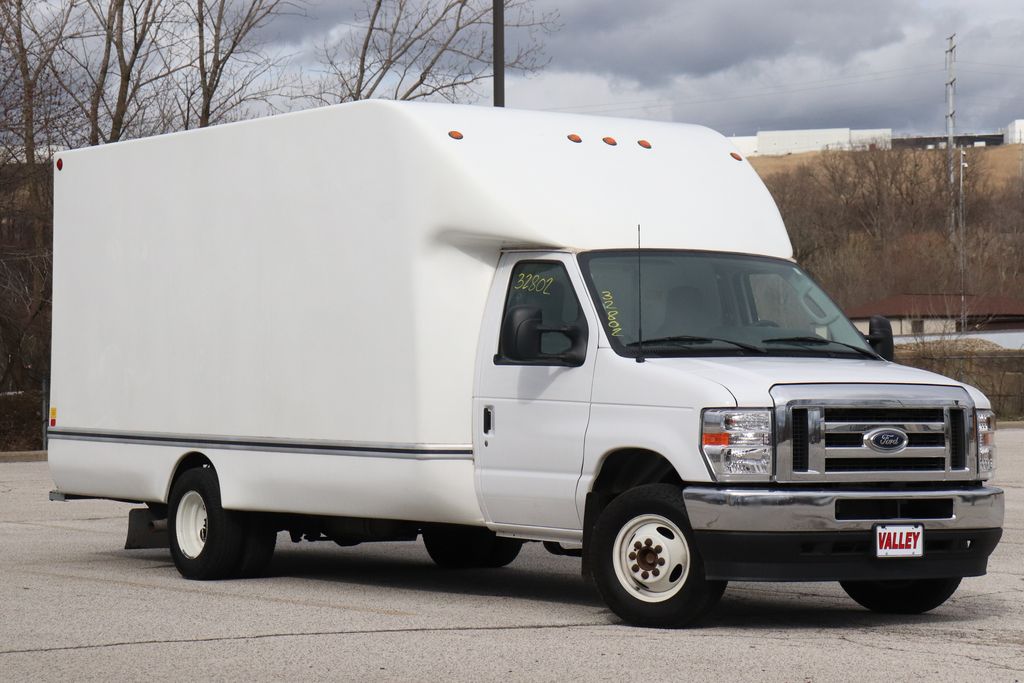 Used 2025 Ford E-450 - photo 5