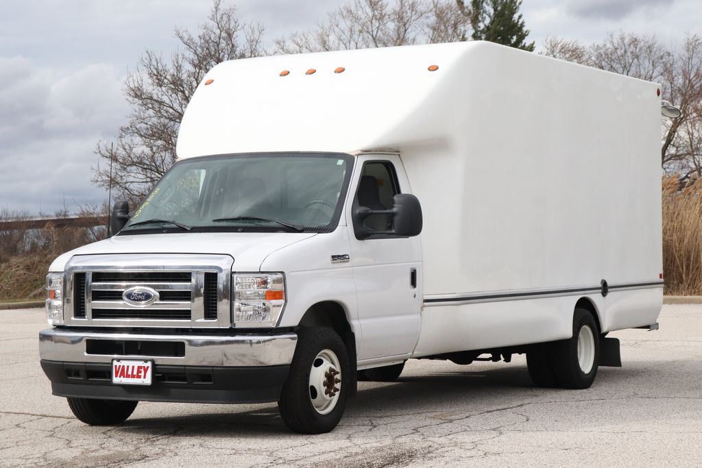 Used 2025 Ford E-450 - photo 7