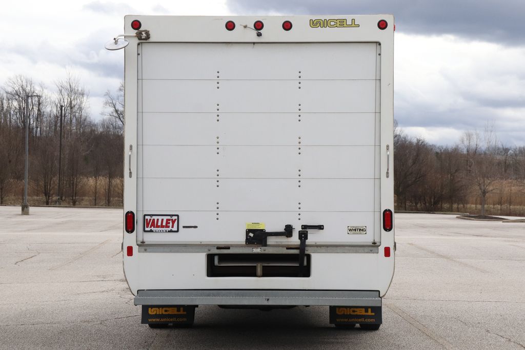 Used 2025 Ford E-450 - photo 10