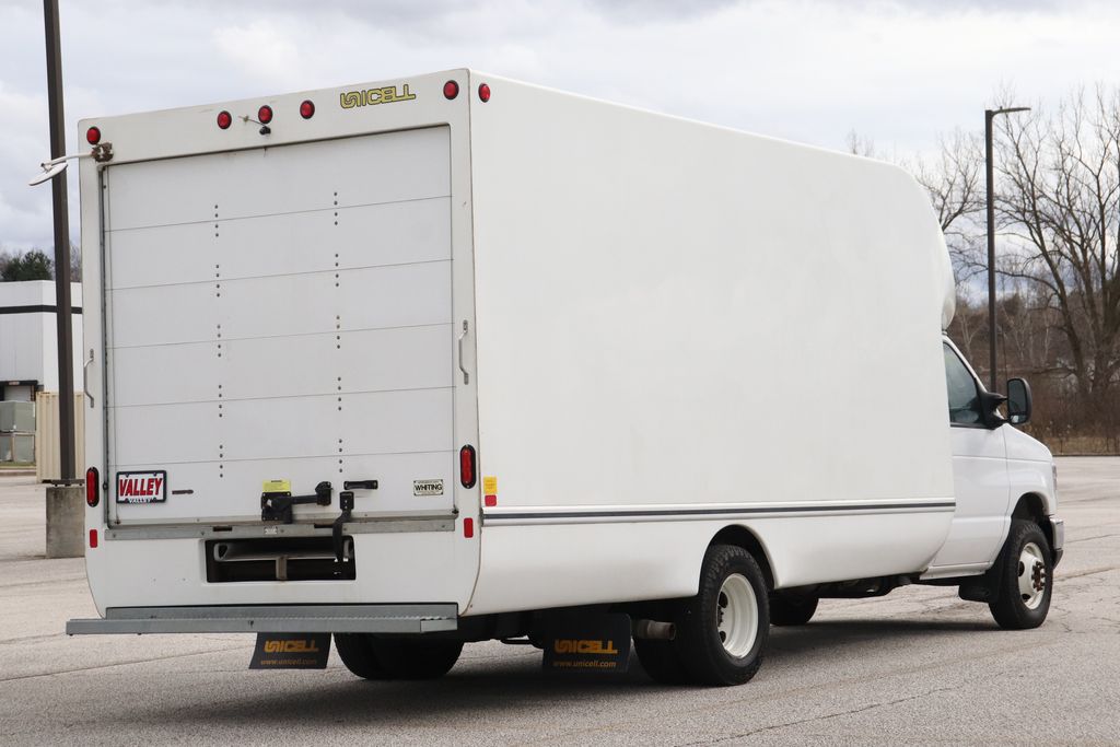 Used 2025 Ford E-450 - photo 2