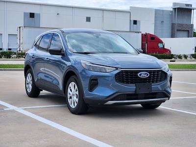 Used 2024 Ford Escape - photo 2