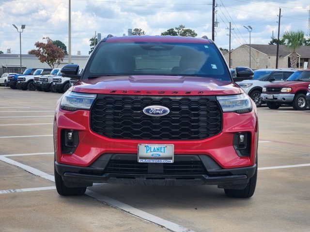 Used 2025 Ford Explorer - photo 2