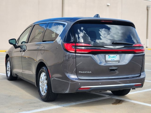 Used 2023 Chrysler Pacifica - photo 2