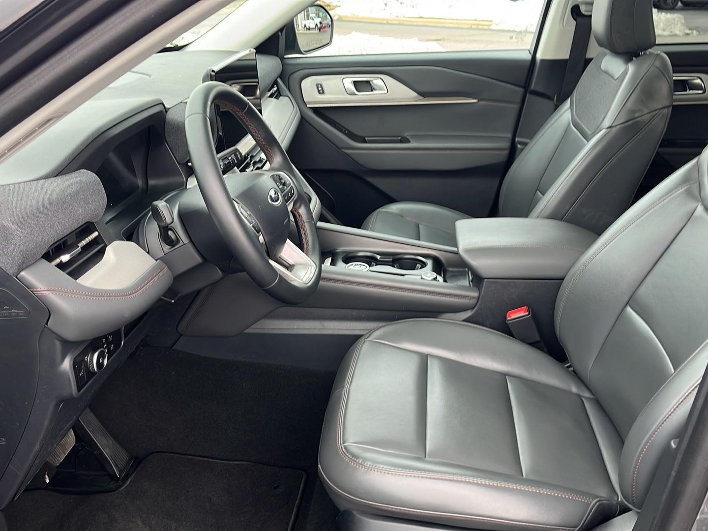 Used 2025 Ford Explorer - photo 13