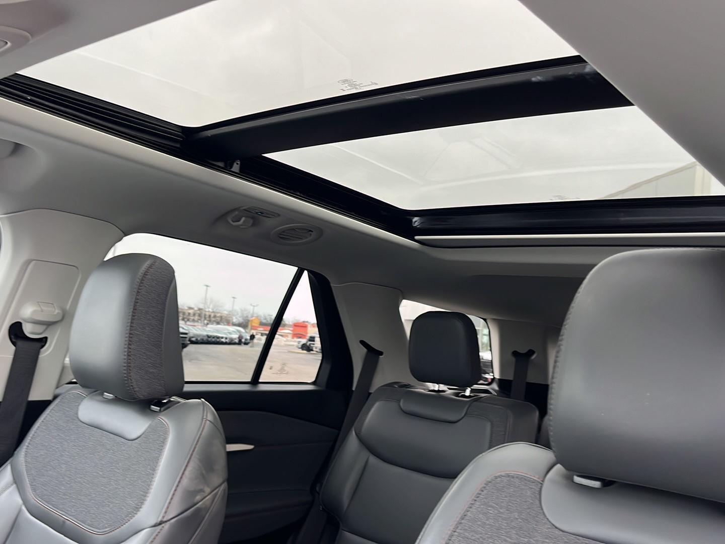 Used 2025 Ford Explorer - photo 14