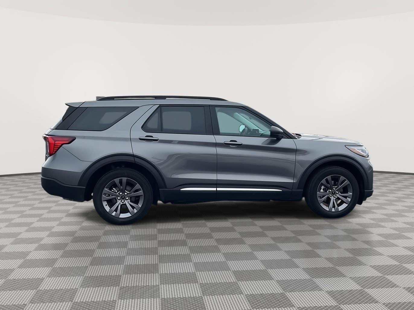 Used 2025 Ford Explorer - photo 8