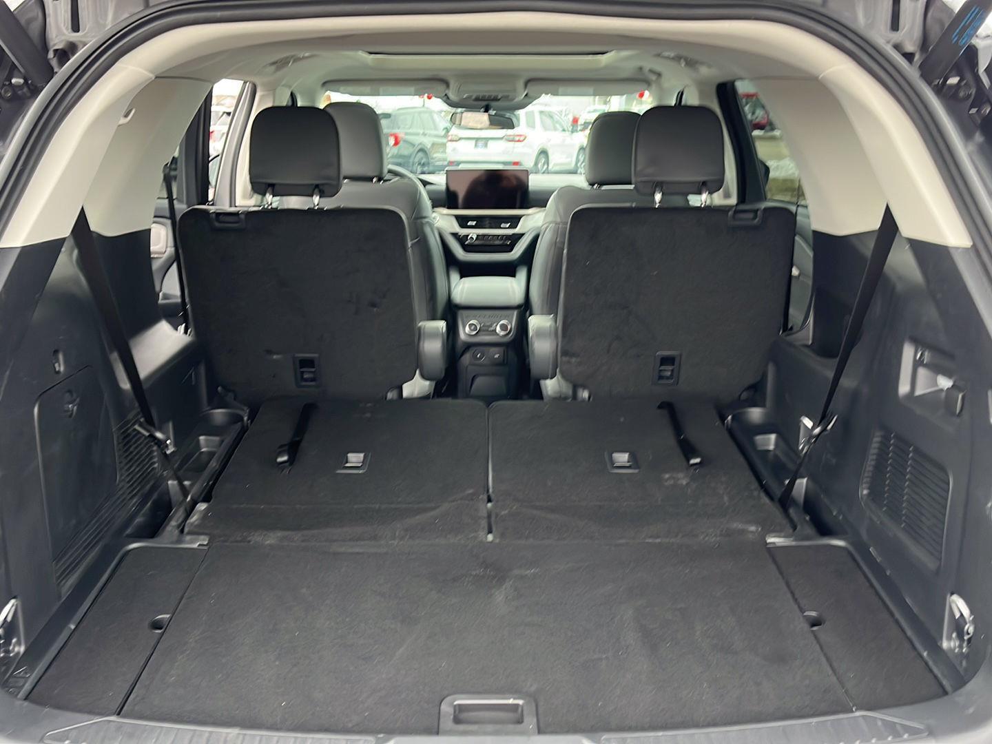 Used 2025 Ford Explorer - photo 10