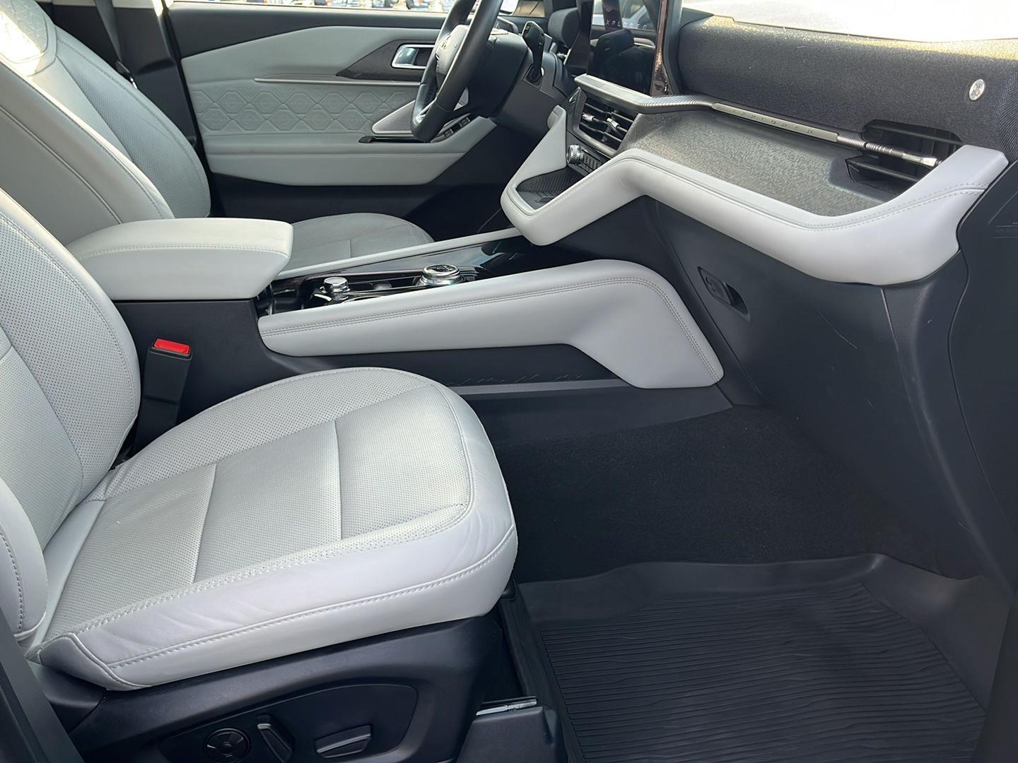 Used 2025 Ford Explorer - photo 17