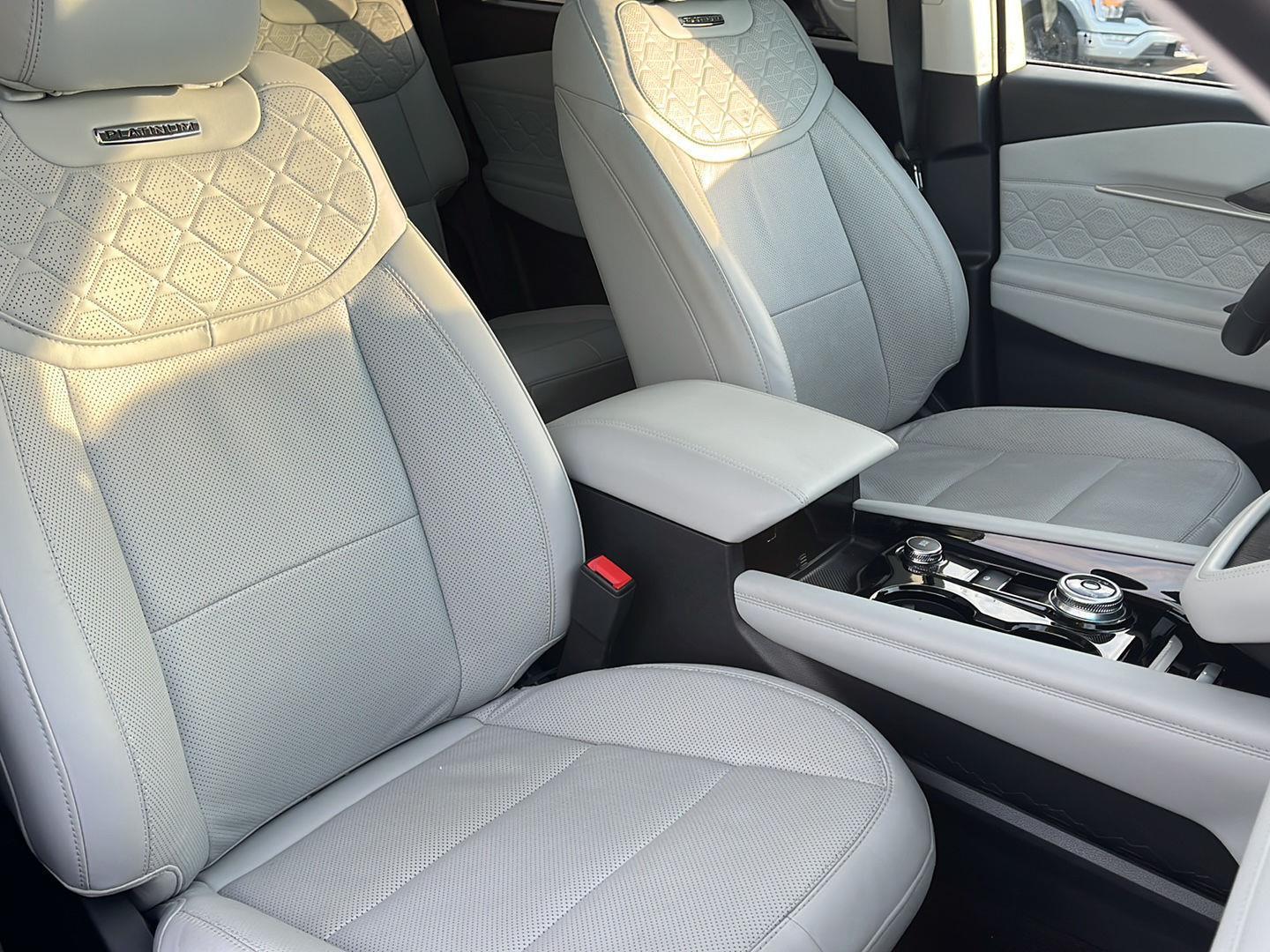 Used 2025 Ford Explorer - photo 18