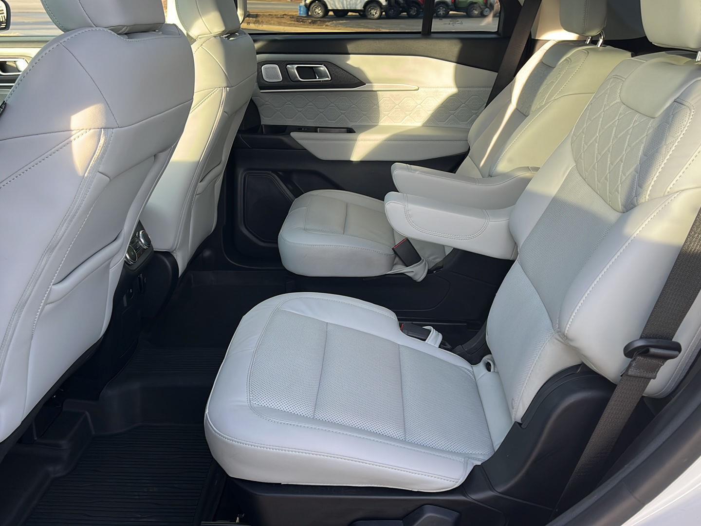 Used 2025 Ford Explorer - photo 19