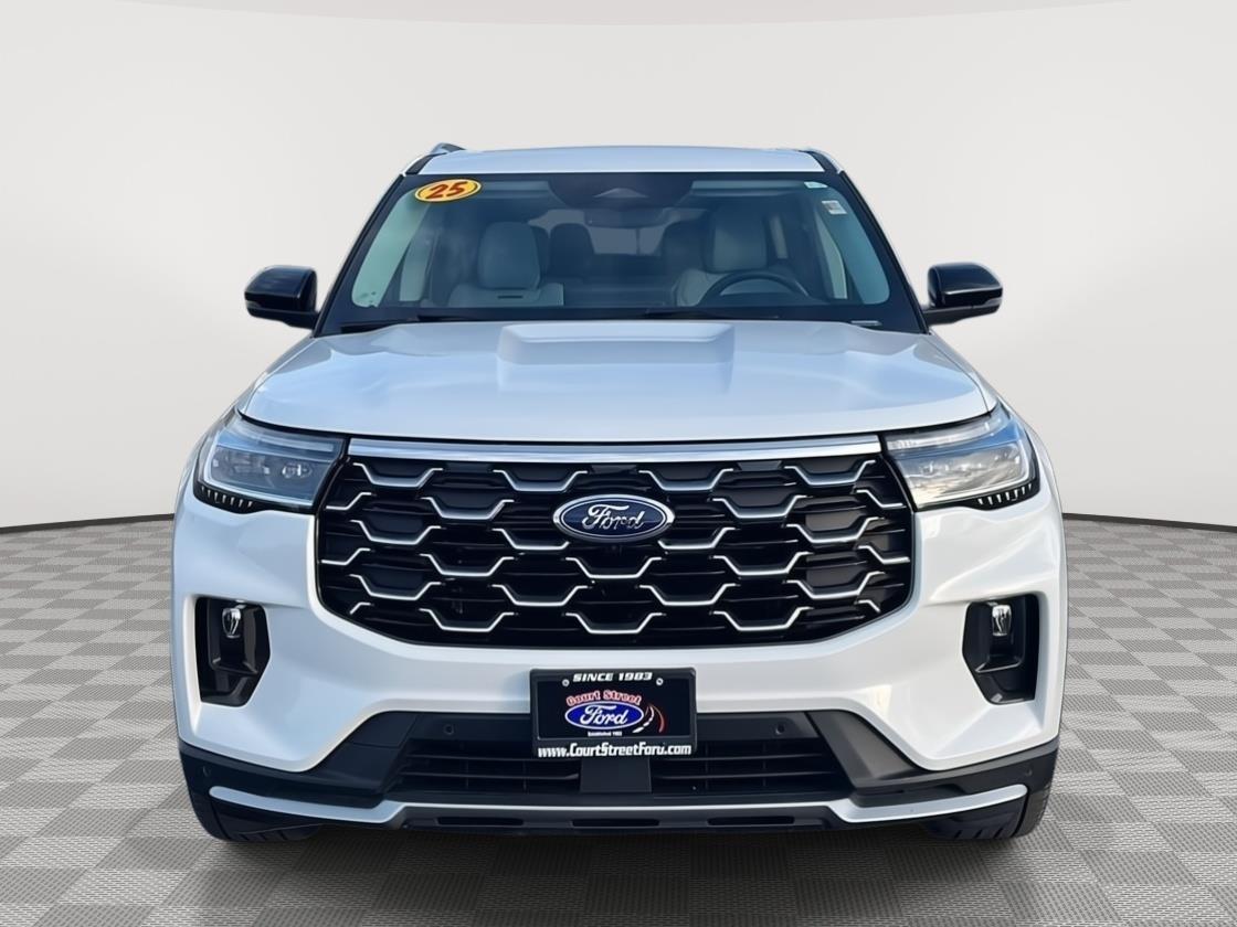 Used 2025 Ford Explorer - photo 5