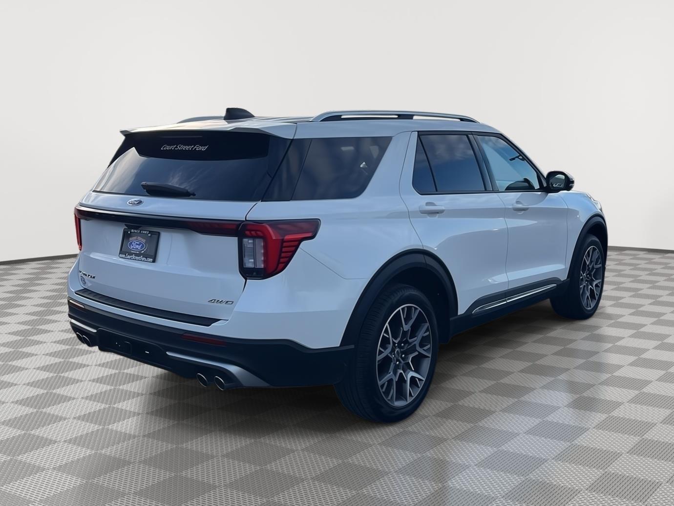 Used 2025 Ford Explorer - photo 8