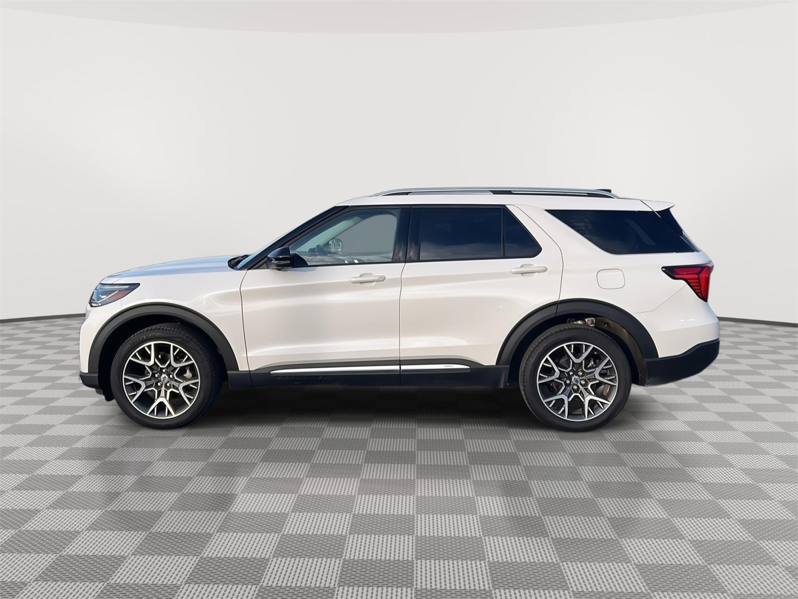 Used 2025 Ford Explorer - photo 10