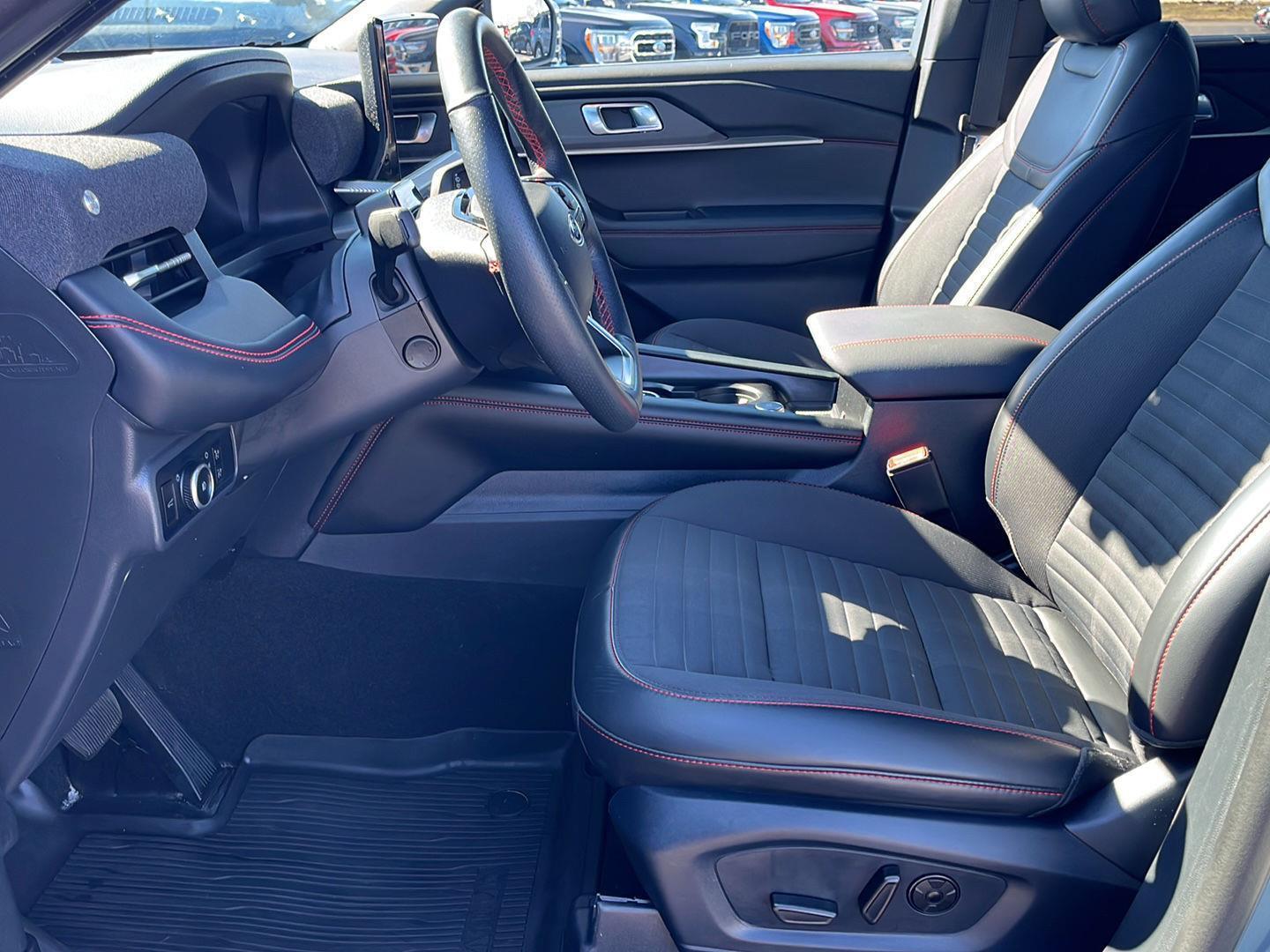 Used 2025 Ford Explorer - photo 11