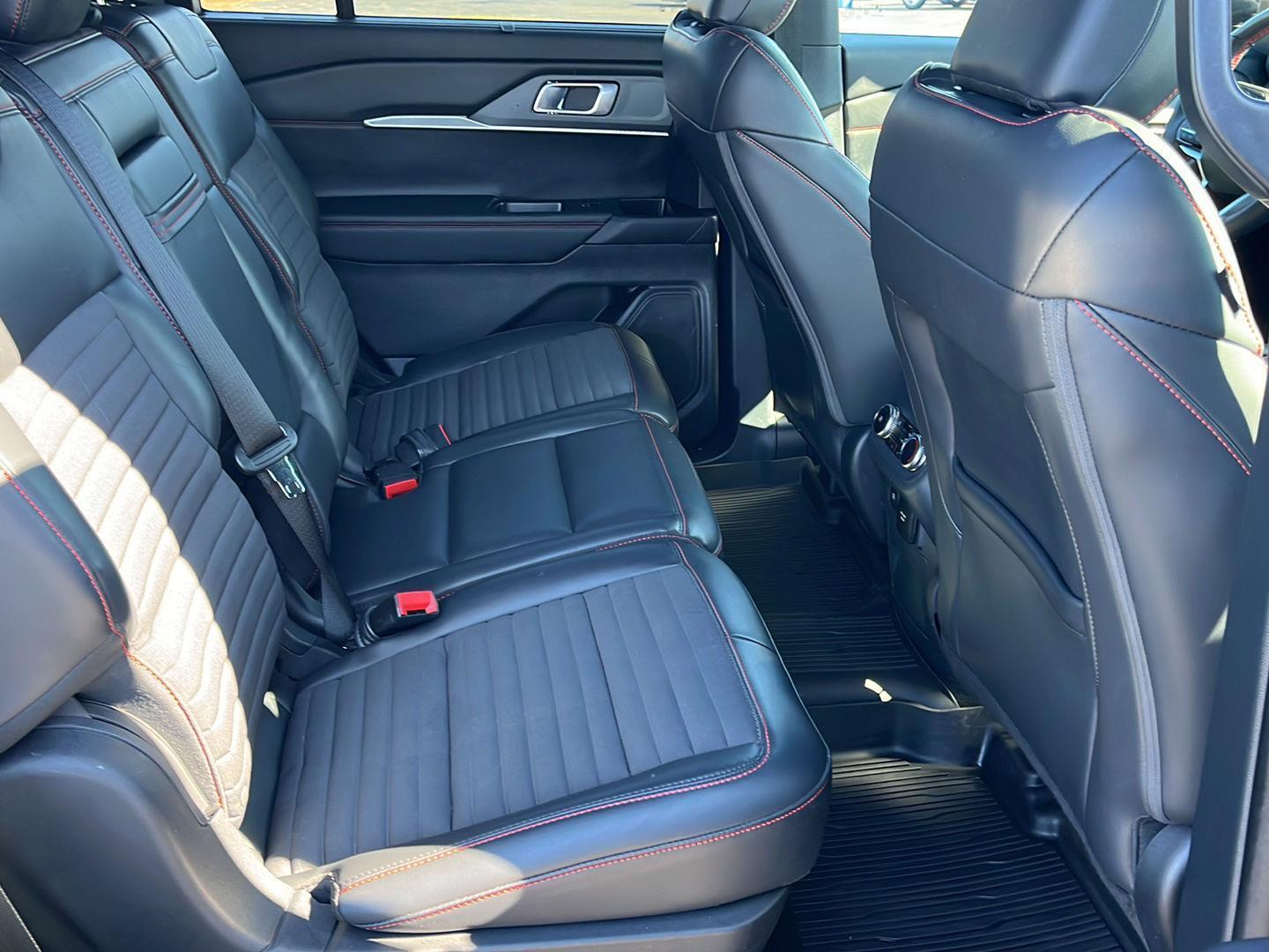 Used 2025 Ford Explorer - photo 16