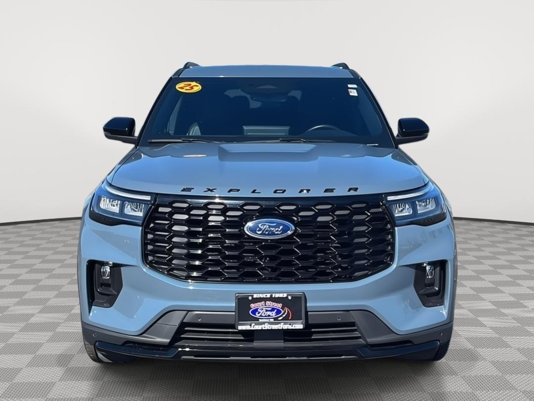 Used 2025 Ford Explorer - photo 6