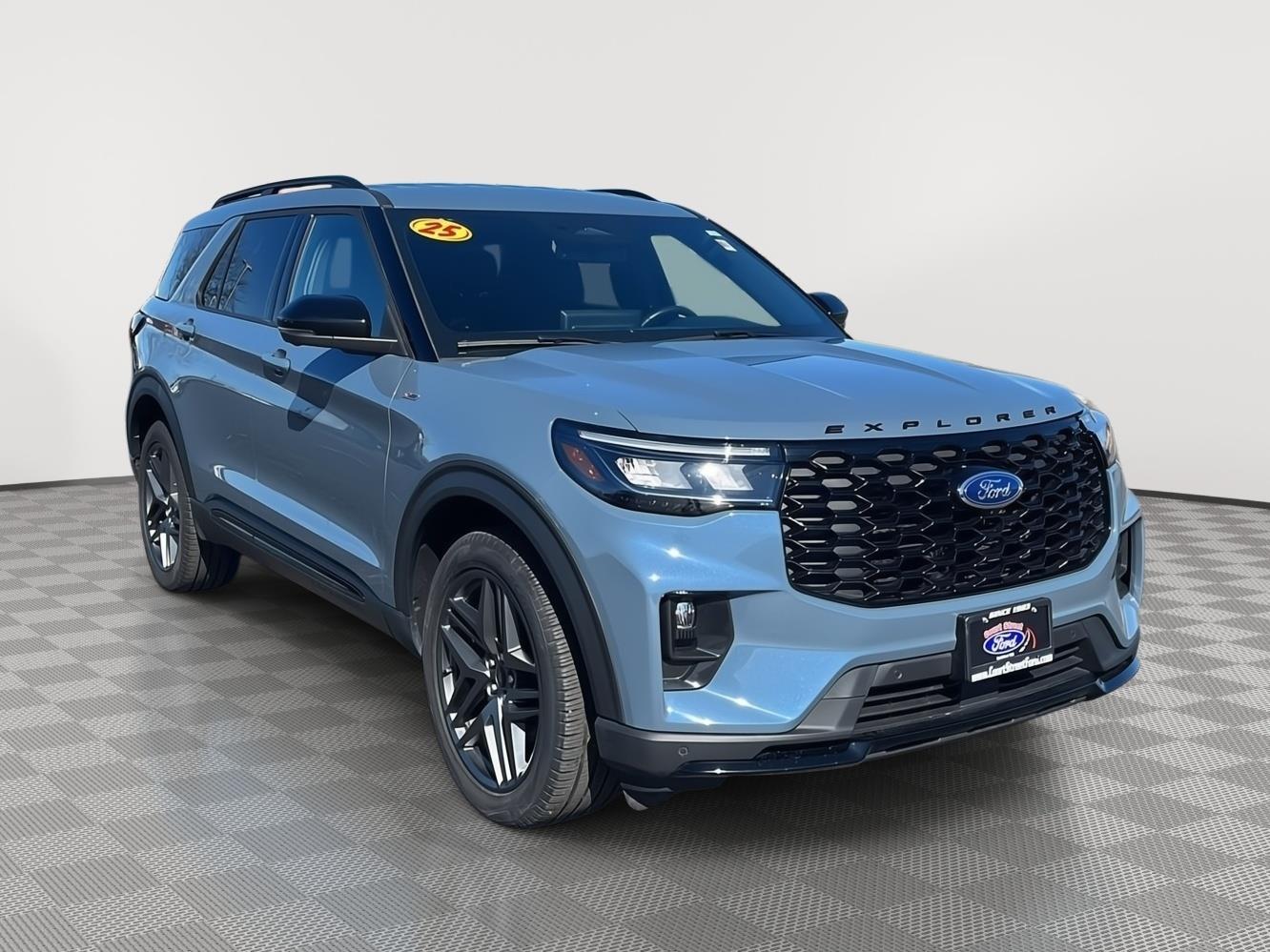 Used 2025 Ford Explorer - photo 1