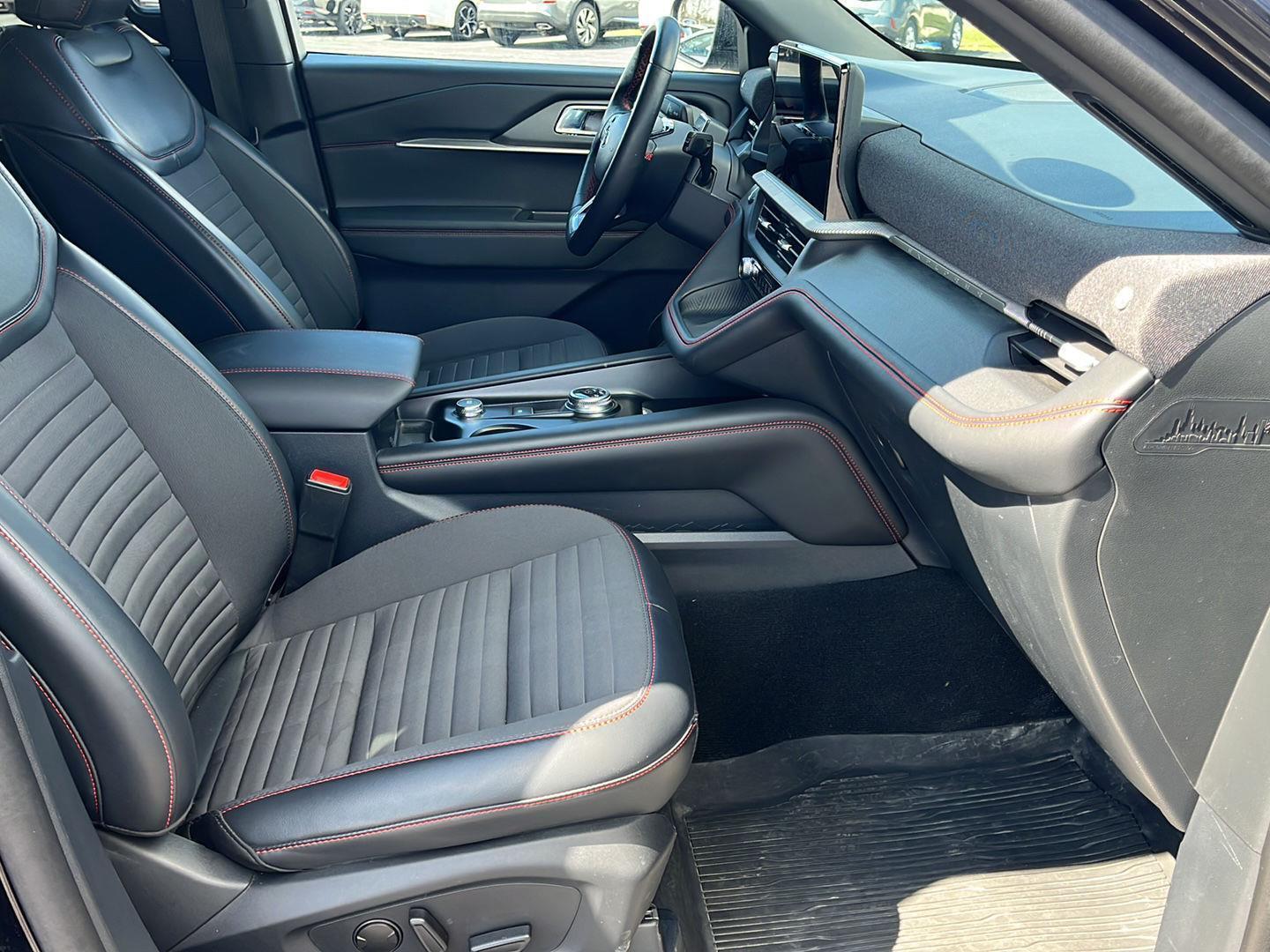 Used 2025 Ford Explorer - photo 14
