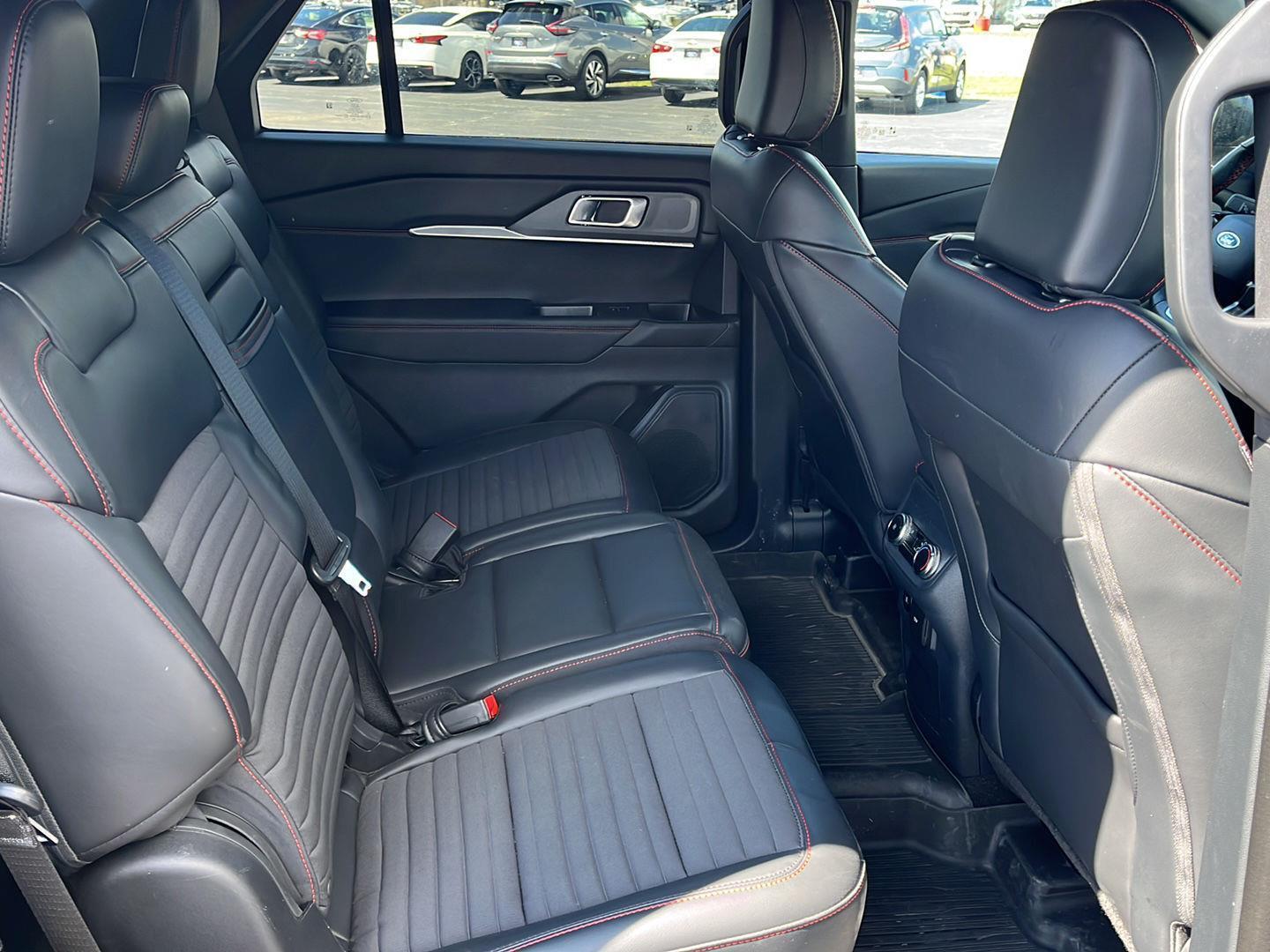 Used 2025 Ford Explorer - photo 15