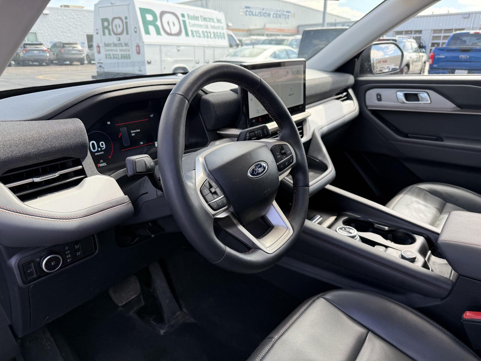 Used 2025 Ford Explorer - photo 11