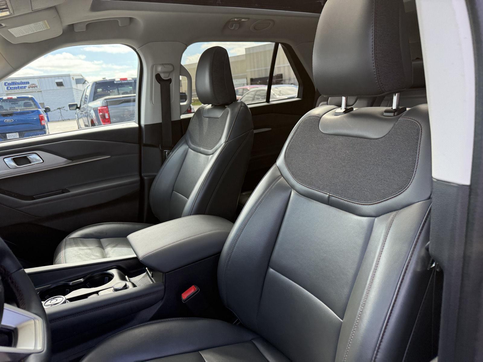 Used 2025 Ford Explorer - photo 12