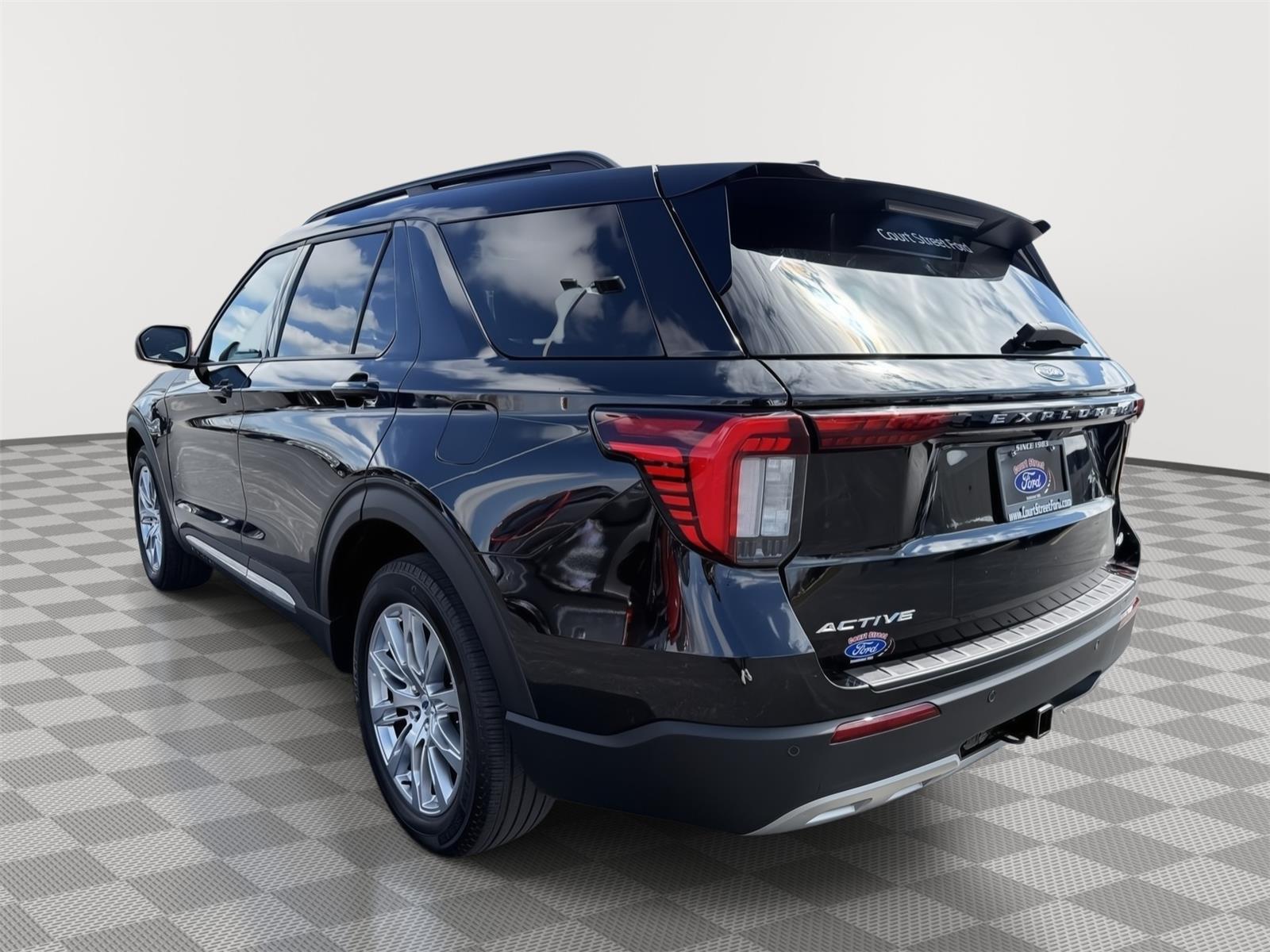 Used 2025 Ford Explorer - photo 6