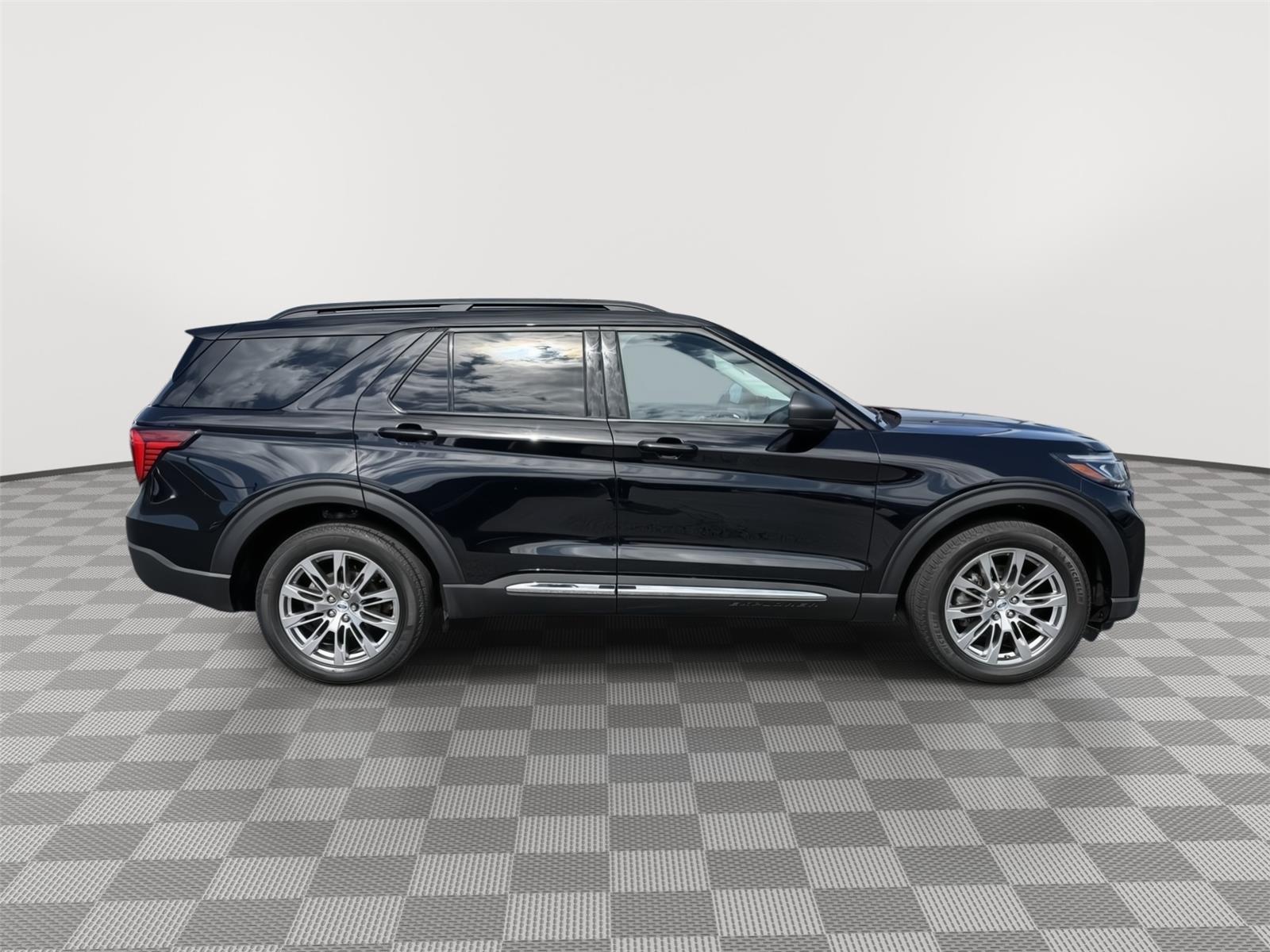 Used 2025 Ford Explorer - photo 7