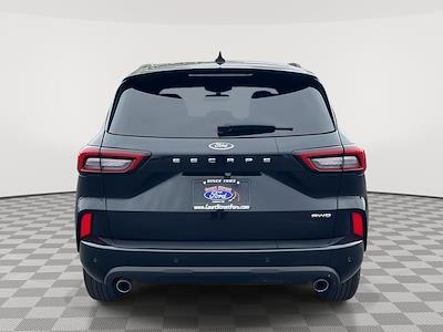 Used 2024 Ford Escape - photo 2