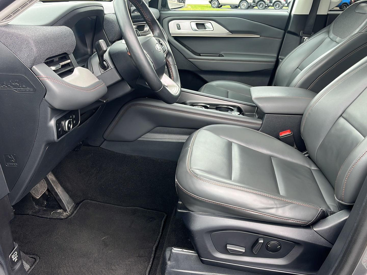 Used 2025 Ford Explorer - photo 13