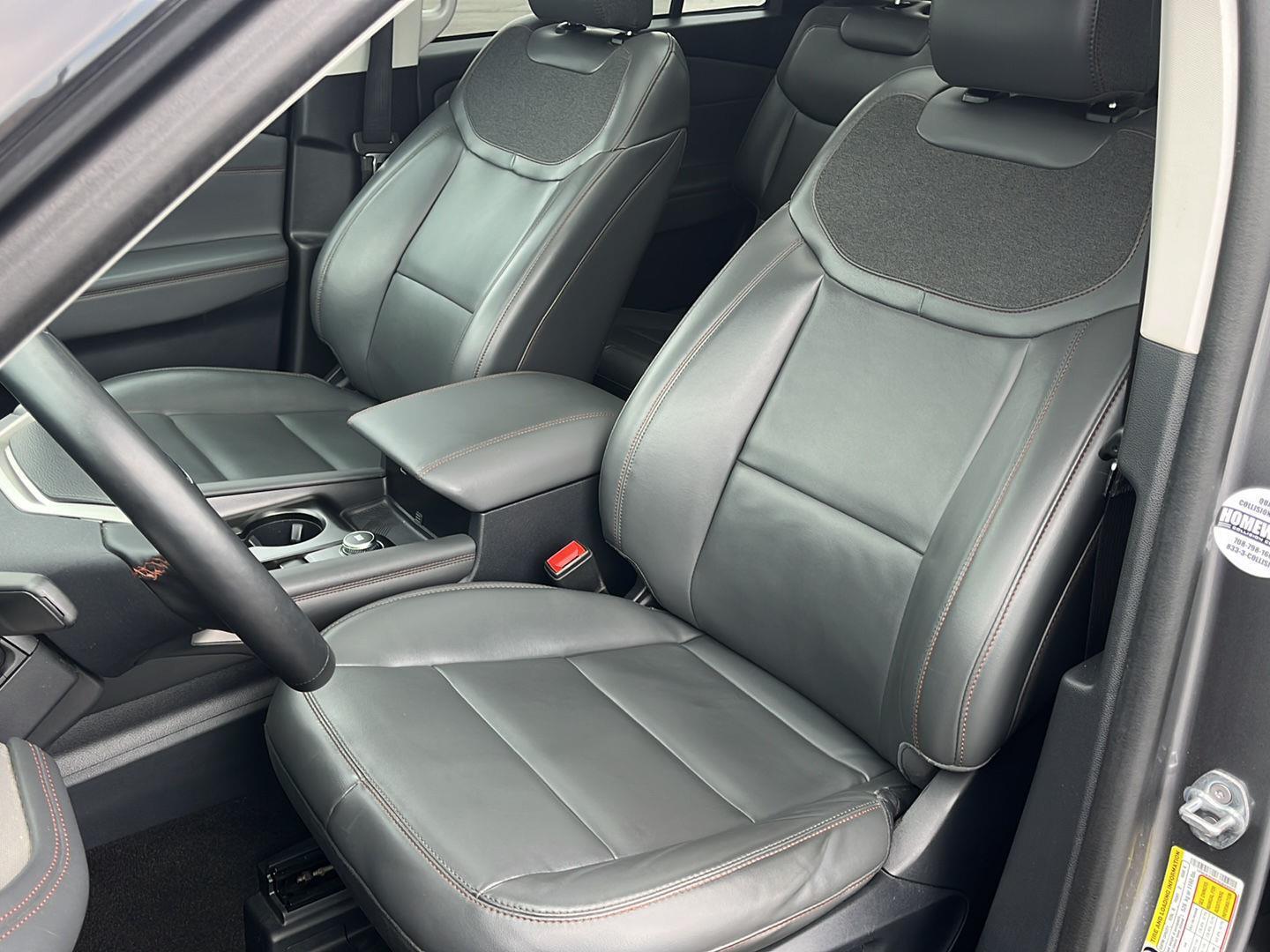 Used 2025 Ford Explorer - photo 14