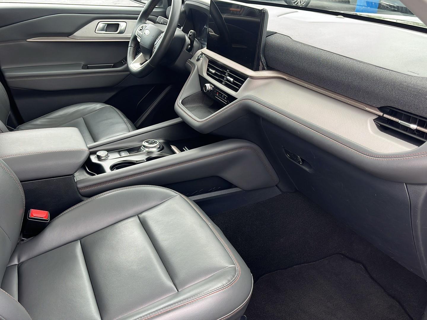 Used 2025 Ford Explorer - photo 15