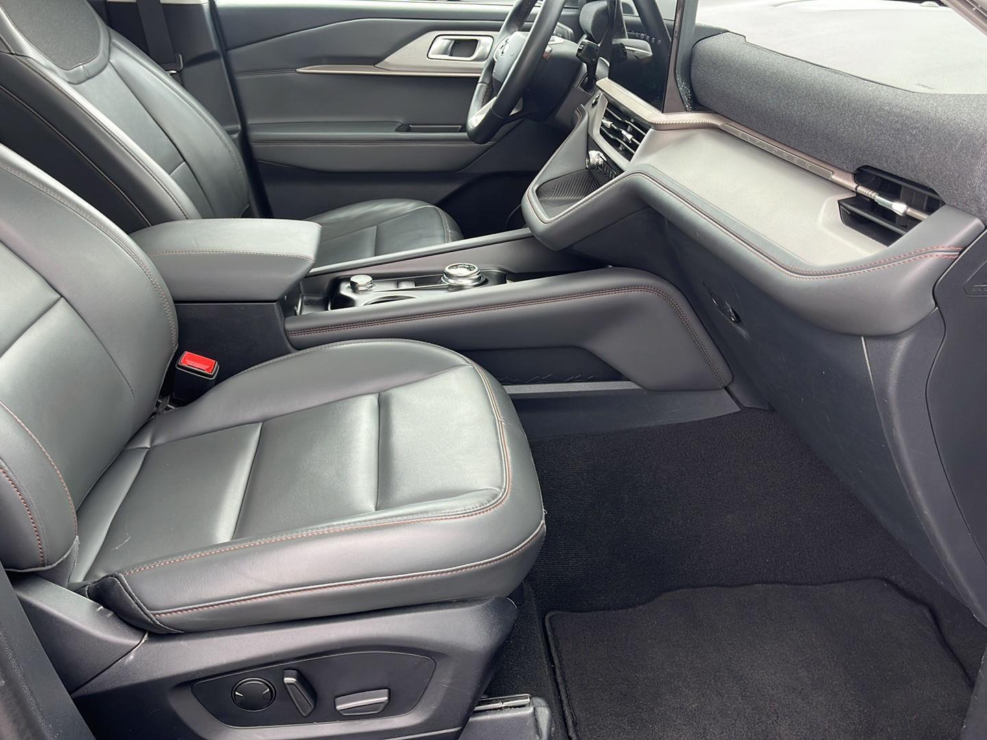Used 2025 Ford Explorer - photo 16