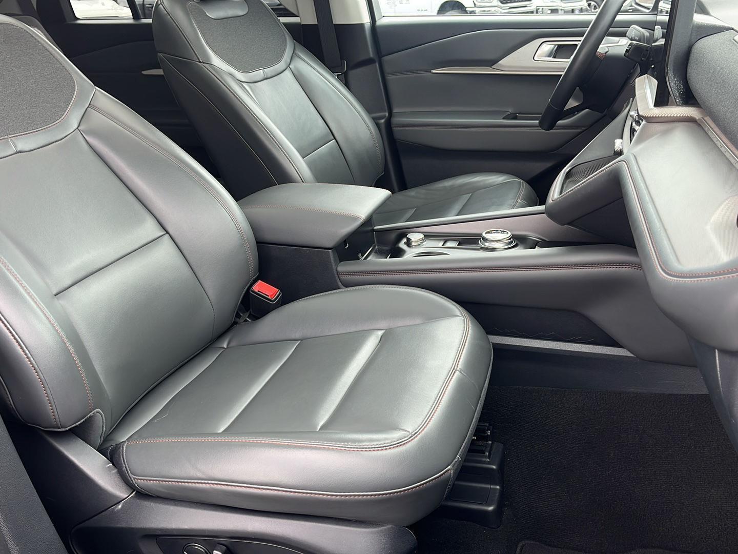 Used 2025 Ford Explorer - photo 17
