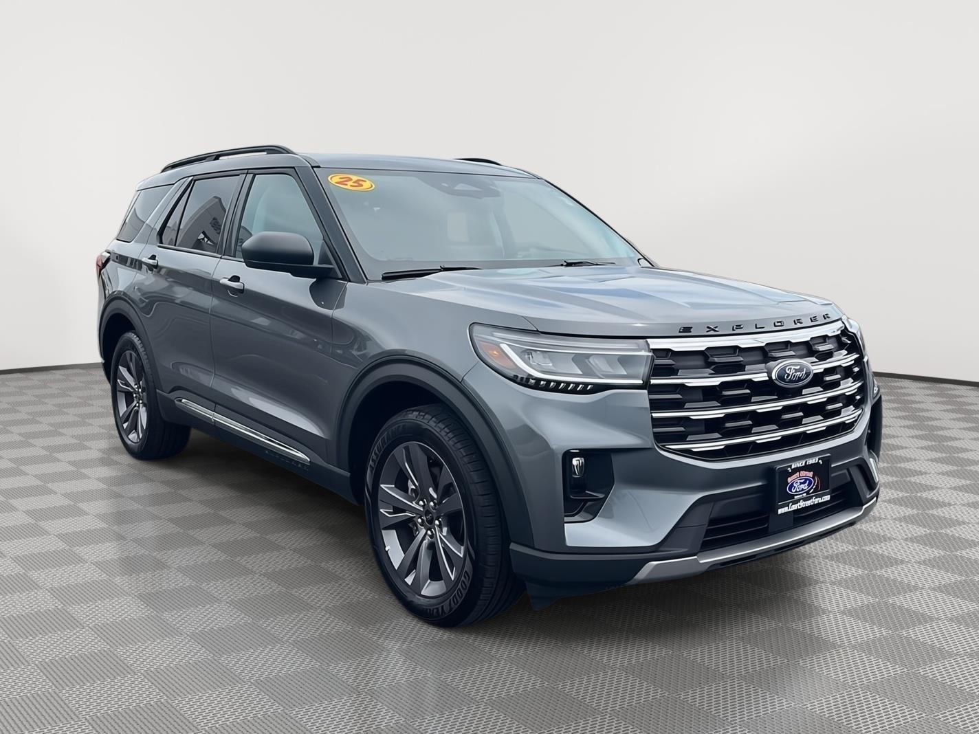 Used 2025 Ford Explorer - photo 6
