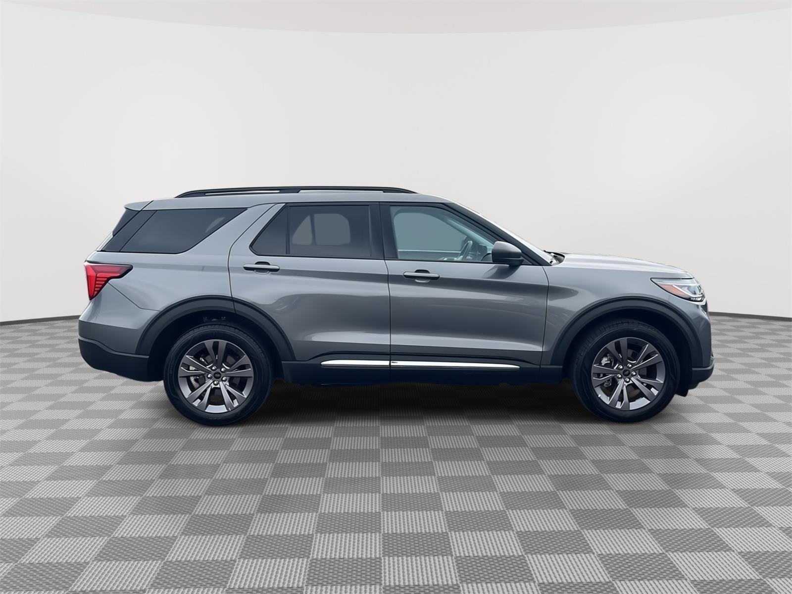 Used 2025 Ford Explorer - photo 7