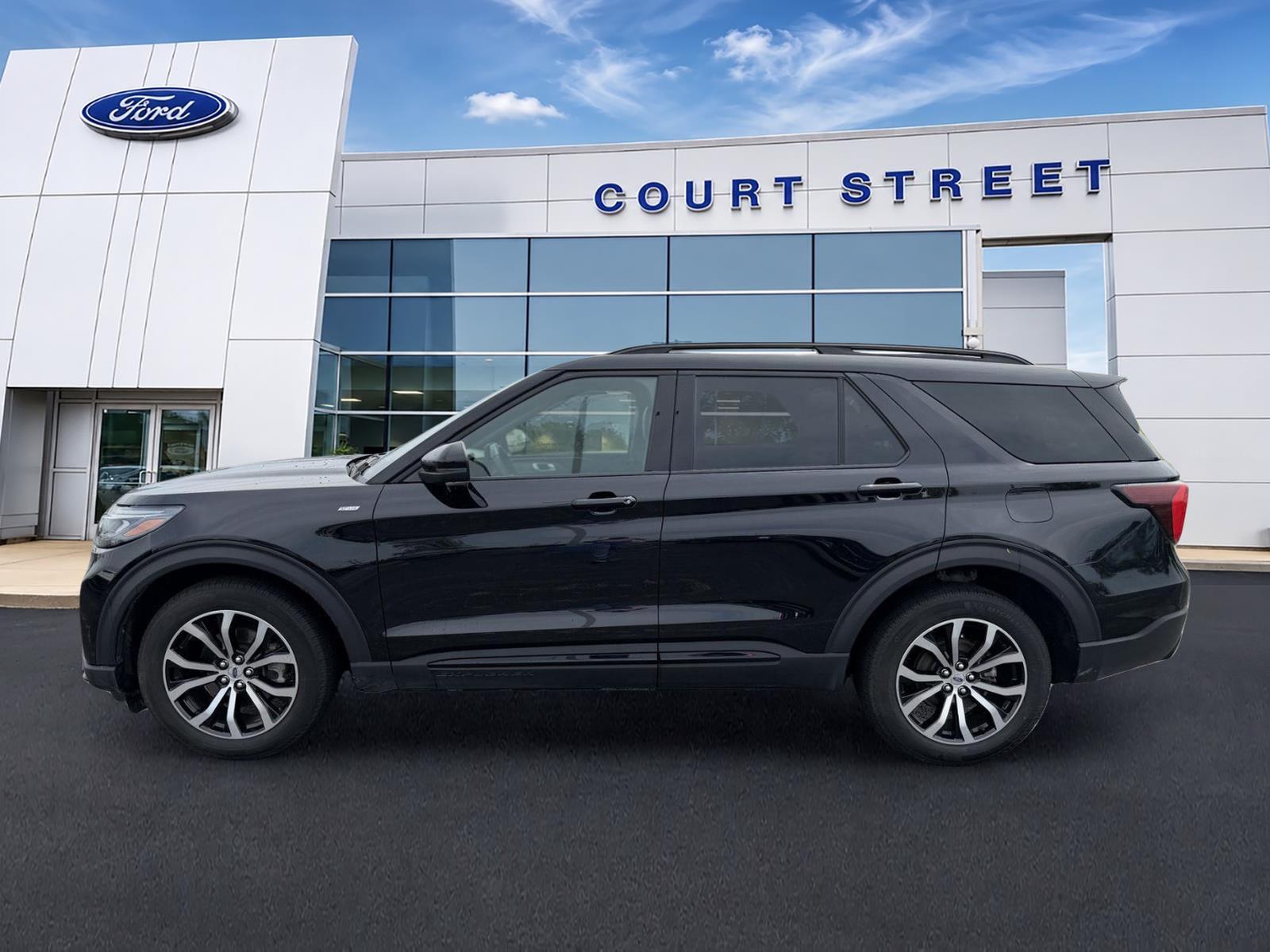 Used 2026 Ford Explorer - photo 2