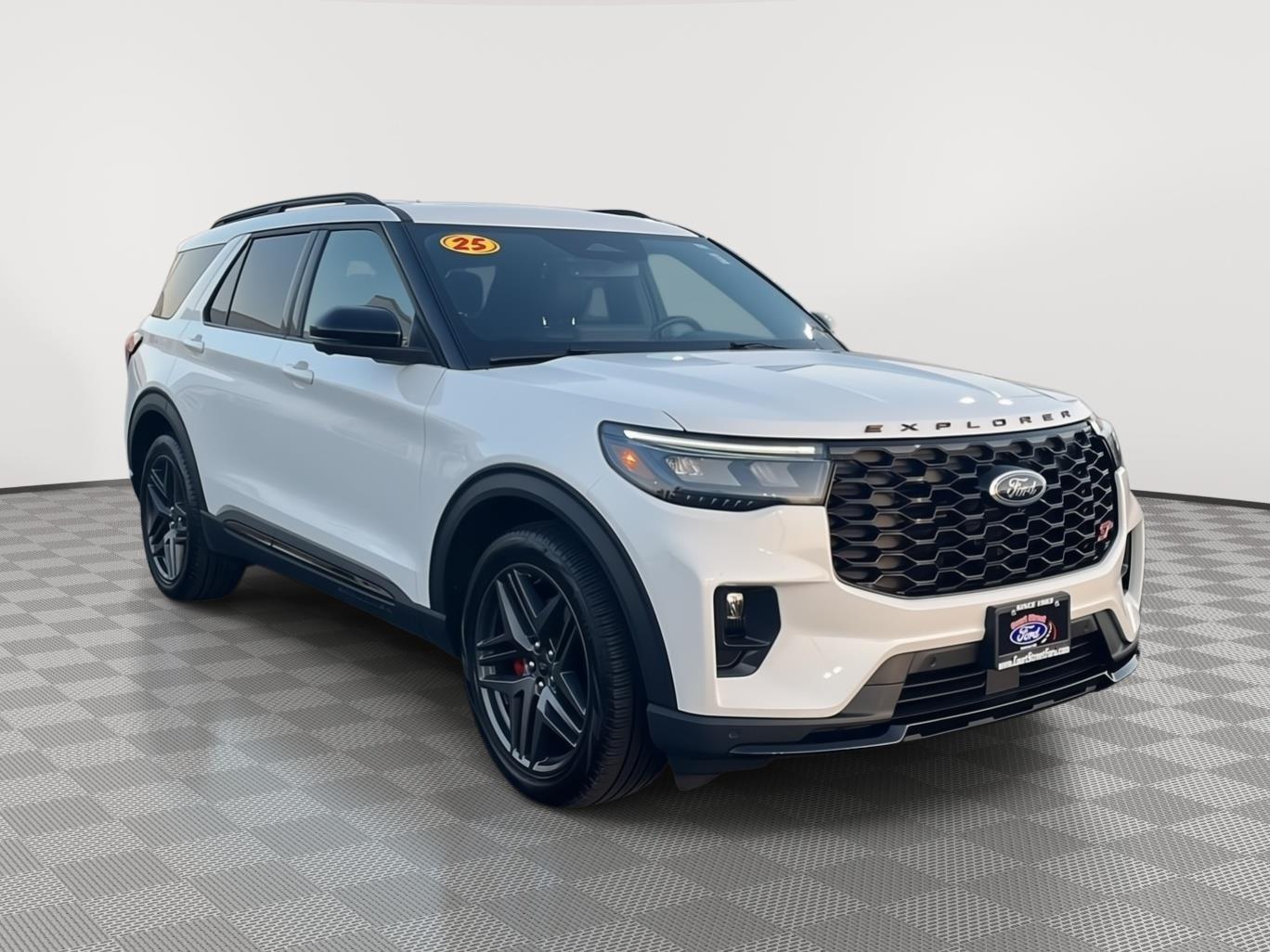 Used 2025 Ford Explorer - photo 5