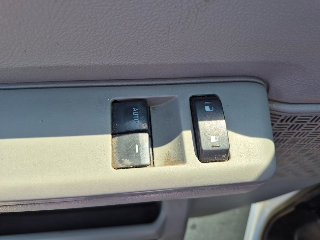 Used 2014 Ford E-350 - photo 16