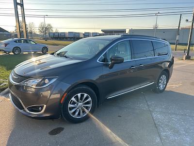 2017 Chrysler Pacifica FWD Minivan for sale #722697 - photo 1