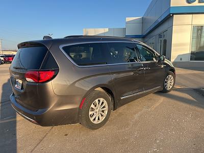 2017 Chrysler Pacifica FWD Minivan for sale #722697 - photo 2