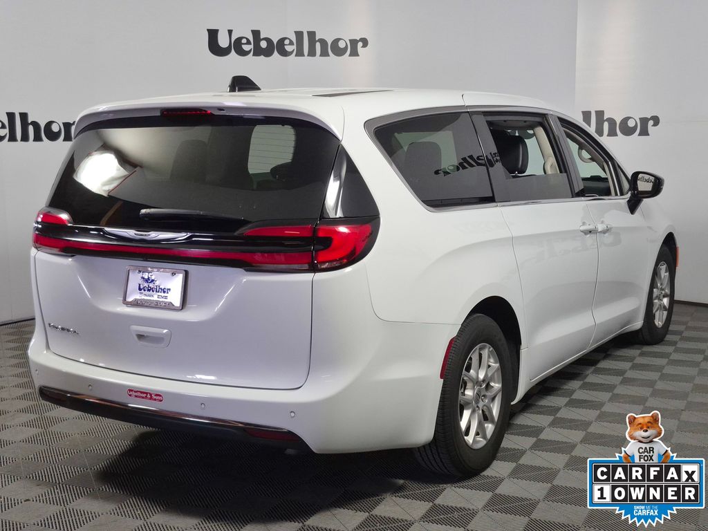 Used 2024 Chrysler Pacifica - photo 9