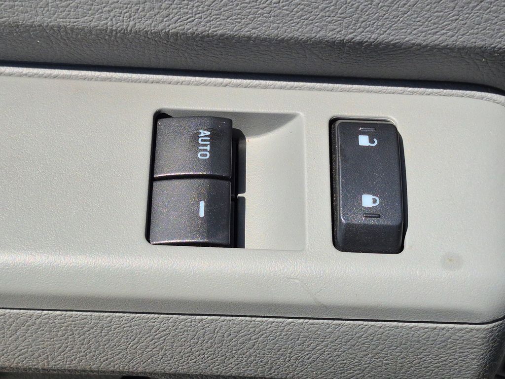 Used 2011 Ford E-350 XLT Passenger Van - photo 15