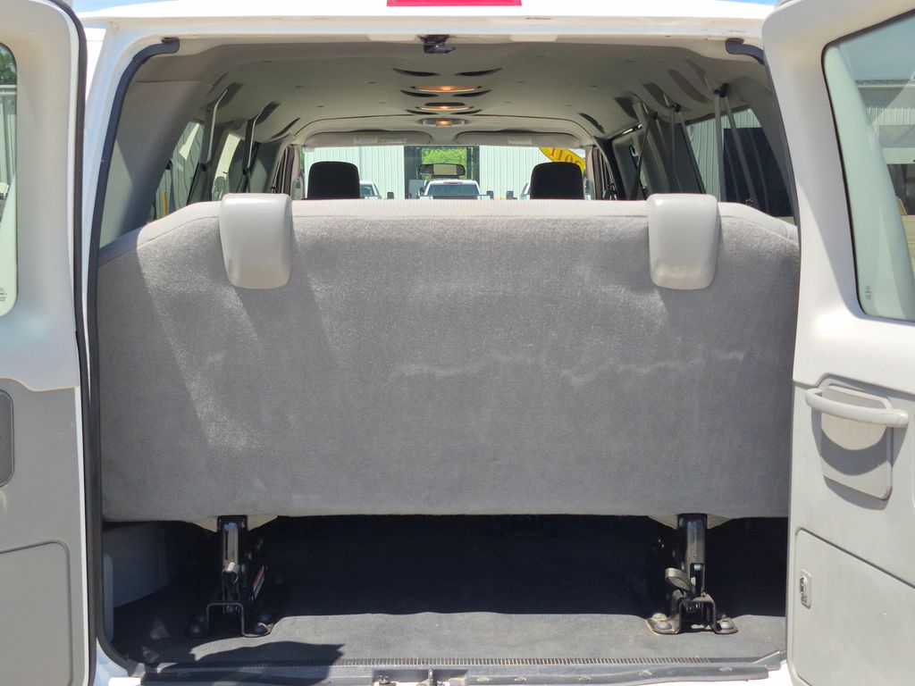 Used 2011 Ford E-350 XLT Passenger Van - photo 19