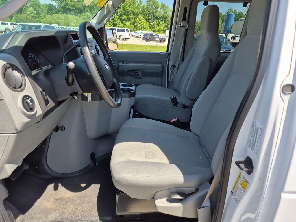 Used 2011 Ford E-350 XLT Passenger Van - photo 8