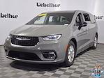 Used 2025 Chrysler Pacifica Select Minivan thumbnail 3