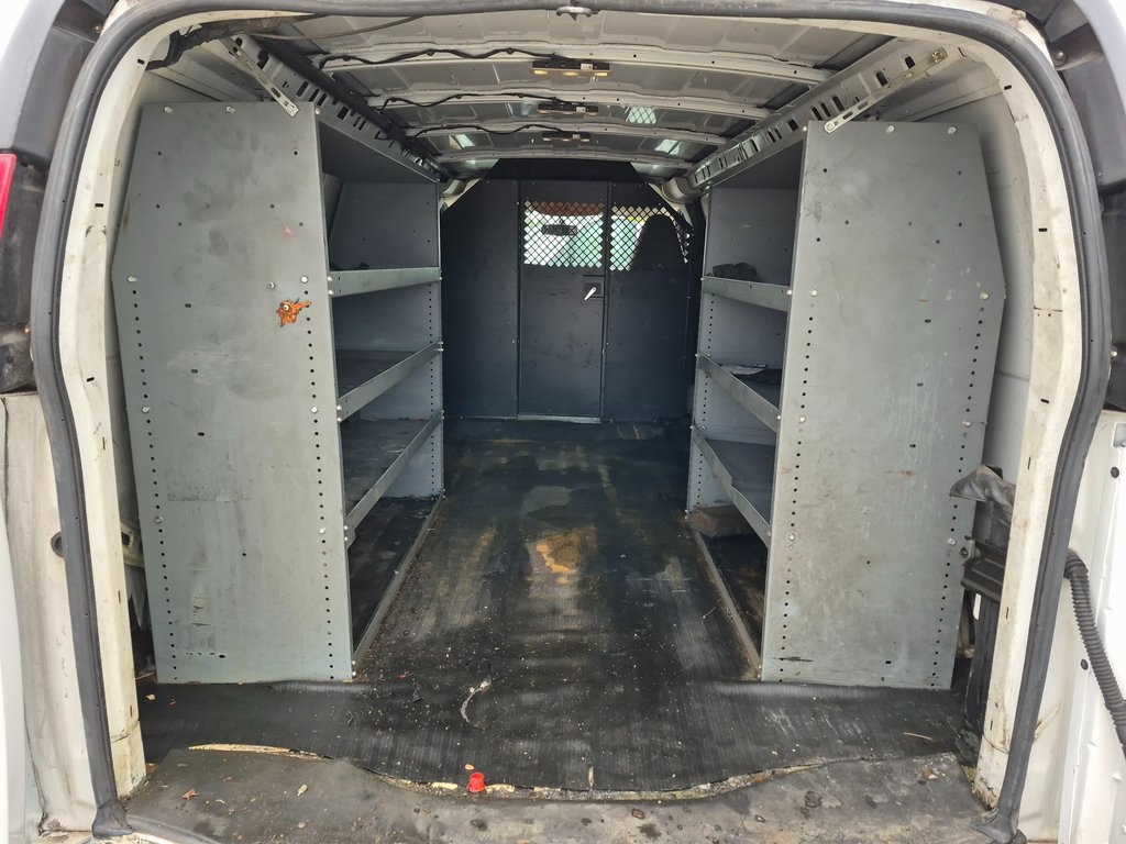 Used 2016 Chevrolet Express 2500 - photo 9