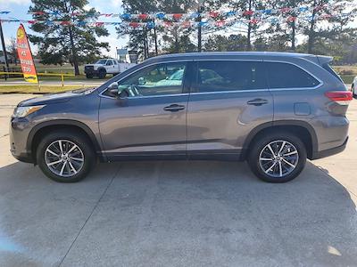 Used 2018 Toyota Highlander SE for sale #17198 - photo 2